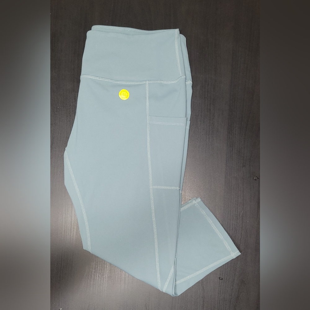 Along fit yoga pants